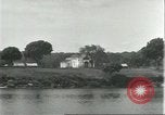 Standbild Dorf in Brasilien vom Fluss aus gesehen Brasilien, 1932, aus Sekunde 10 historischem Filmmaterial Videoclip 65675064730