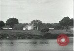 Standbild Dorf in Brasilien vom Fluss aus gesehen Brasilien, 1932, aus Sekunde 13 historischem Filmmaterial Videoclip 65675064730