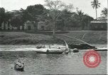 Standbild Dorf in Brasilien vom Fluss aus gesehen Brasilien, 1932, aus Sekunde 22 historischem Filmmaterial Videoclip 65675064730