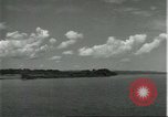 Standbild Dorf in Brasilien vom Fluss aus gesehen Brasilien, 1932, aus Sekunde 37 historischem Filmmaterial Videoclip 65675064730