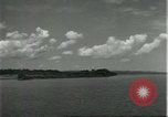 Standbild Dorf in Brasilien vom Fluss aus gesehen Brasilien, 1932, aus Sekunde 40 historischem Filmmaterial Videoclip 65675064730