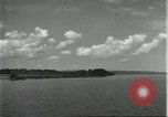 Standbild Dorf in Brasilien vom Fluss aus gesehen Brasilien, 1932, aus Sekunde 45 historischem Filmmaterial Videoclip 65675064730