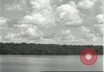Standbild Dorf in Brasilien vom Fluss aus gesehen Brasilien, 1932, aus Sekunde 49 historischem Filmmaterial Videoclip 65675064730