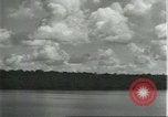 Standbild Dorf in Brasilien vom Fluss aus gesehen Brasilien, 1932, aus Sekunde 52 historischem Filmmaterial Videoclip 65675064730