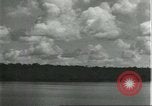 Standbild Dorf in Brasilien vom Fluss aus gesehen Brasilien, 1932, aus Sekunde 53 historischem Filmmaterial Videoclip 65675064730