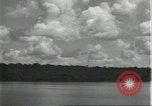 Standbild Dorf in Brasilien vom Fluss aus gesehen Brasilien, 1932, aus Sekunde 55 historischem Filmmaterial Videoclip 65675064730