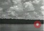 Standbild Dorf in Brasilien vom Fluss aus gesehen Brasilien, 1932, aus Sekunde 58 historischem Filmmaterial Videoclip 65675064730
