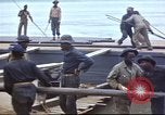 Immagine di 388 Reggimento di lavoratori a progetto Canol Canada, 1943, secondo 53 filmato di repertorio 65675064778