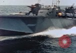 Standbild Patrol Torpedo Boot Besatzung Pacific Theater, 1943, aus Sekunde 23 historischem Filmmaterial Videoclip 65675064953