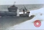 Standbild Patrol Torpedo Boot Besatzung Pacific Theater, 1943, aus Sekunde 24 historischem Filmmaterial Videoclip 65675064953