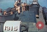 Standbild Patrol Torpedo Boot Besatzung Pacific Theater, 1943, aus Sekunde 23 historischem Filmmaterial Videoclip 65675064954