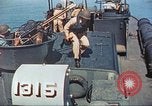 Standbild Patrol Torpedo Boot Besatzung Pacific Theater, 1943, aus Sekunde 24 historischem Filmmaterial Videoclip 65675064954