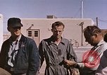 Standbild Flieger Beeding getestet auf Schlitten New Mexico United States USA, 1958, aus Sekunde 23 historischem Filmmaterial Videoclip 65675065001