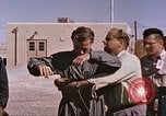 Standbild Flieger Beeding getestet auf Schlitten New Mexico United States USA, 1958, aus Sekunde 29 historischem Filmmaterial Videoclip 65675065001