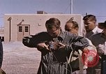Standbild Flieger Beeding getestet auf Schlitten New Mexico United States USA, 1958, aus Sekunde 31 historischem Filmmaterial Videoclip 65675065001
