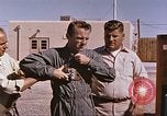 Standbild Flieger Beeding getestet auf Schlitten New Mexico United States USA, 1958, aus Sekunde 34 historischem Filmmaterial Videoclip 65675065001