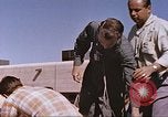 Standbild Flieger Beeding getestet auf Schlitten New Mexico United States USA, 1958, aus Sekunde 39 historischem Filmmaterial Videoclip 65675065001