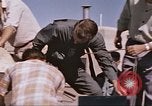 Standbild Flieger Beeding getestet auf Schlitten New Mexico United States USA, 1958, aus Sekunde 45 historischem Filmmaterial Videoclip 65675065001