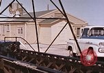 Standbild Flieger Beeding getestet auf Schlitten New Mexico United States USA, 1958, aus Sekunde 49 historischem Filmmaterial Videoclip 65675065001