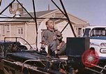 Standbild Flieger Beeding getestet auf Schlitten New Mexico United States USA, 1958, aus Sekunde 55 historischem Filmmaterial Videoclip 65675065001