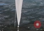 Immagine di Lancio del pallone New Mexico United States USA, 1957, secondo 47 filmato di repertorio 65675065023