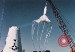 Image lancer de ballons New Mexico United States USA, 1957, de la seconde 48 séquences d'archives historiques vidéo 65675065038