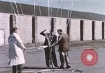 Immagine di Lancio del palloncino New Mexico United States USA, 1957, secondo 32 filmato di repertorio 65675065041