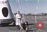 Immagine di Lancio del palloncino New Mexico United States USA, 1957, secondo 37 filmato di repertorio 65675065041
