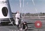 Immagine di Lancio del palloncino New Mexico United States USA, 1957, secondo 38 filmato di repertorio 65675065041