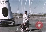 Immagine di Lancio del palloncino New Mexico United States USA, 1957, secondo 40 filmato di repertorio 65675065041