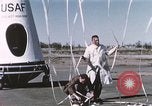 Immagine di Lancio del palloncino New Mexico United States USA, 1957, secondo 41 filmato di repertorio 65675065041