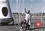 Immagine di Lancio del palloncino New Mexico United States USA, 1957, secondo 43 filmato di repertorio 65675065041