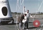 Immagine di Lancio del palloncino New Mexico United States USA, 1957, secondo 44 filmato di repertorio 65675065041