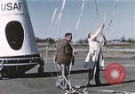 Immagine di Lancio del palloncino New Mexico United States USA, 1957, secondo 48 filmato di repertorio 65675065041