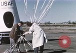 Immagine di Lancio del palloncino New Mexico United States USA, 1957, secondo 52 filmato di repertorio 65675065041