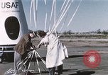 Immagine di Lancio del palloncino New Mexico United States USA, 1957, secondo 53 filmato di repertorio 65675065041
