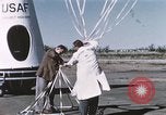 Immagine di Lancio del palloncino New Mexico United States USA, 1957, secondo 57 filmato di repertorio 65675065041