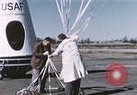 Immagine di Lancio del palloncino New Mexico United States USA, 1957, secondo 58 filmato di repertorio 65675065041