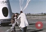 Immagine di Lancio del palloncino New Mexico United States USA, 1957, secondo 59 filmato di repertorio 65675065041