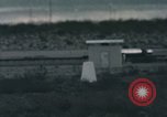 Immagine di Ape rocket sled su via New Mexico United States USA, 1958, secondo 3 filmato di repertorio 65675065058