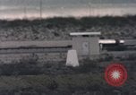 Immagine di Ape rocket sled su via New Mexico United States USA, 1958, secondo 9 filmato di repertorio 65675065058