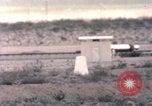 Immagine di Ape rocket sled su via New Mexico United States USA, 1958, secondo 11 filmato di repertorio 65675065058