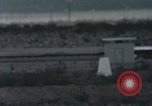 Immagine di Ape rocket sled su via New Mexico United States USA, 1958, secondo 13 filmato di repertorio 65675065058