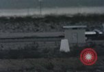 Immagine di Ape rocket sled su via New Mexico United States USA, 1958, secondo 17 filmato di repertorio 65675065058