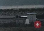 Immagine di Ape rocket sled su via New Mexico United States USA, 1958, secondo 19 filmato di repertorio 65675065058