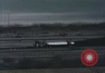 Immagine di Ape rocket sled su via New Mexico United States USA, 1958, secondo 24 filmato di repertorio 65675065058