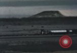 Immagine di Ape rocket sled su via New Mexico United States USA, 1958, secondo 27 filmato di repertorio 65675065058