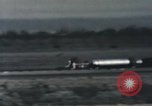 Immagine di Ape rocket sled su via New Mexico United States USA, 1958, secondo 31 filmato di repertorio 65675065058