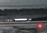 Immagine di Ape rocket sled su via New Mexico United States USA, 1958, secondo 33 filmato di repertorio 65675065058