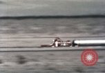 Immagine di Ape rocket sled su via New Mexico United States USA, 1958, secondo 38 filmato di repertorio 65675065058